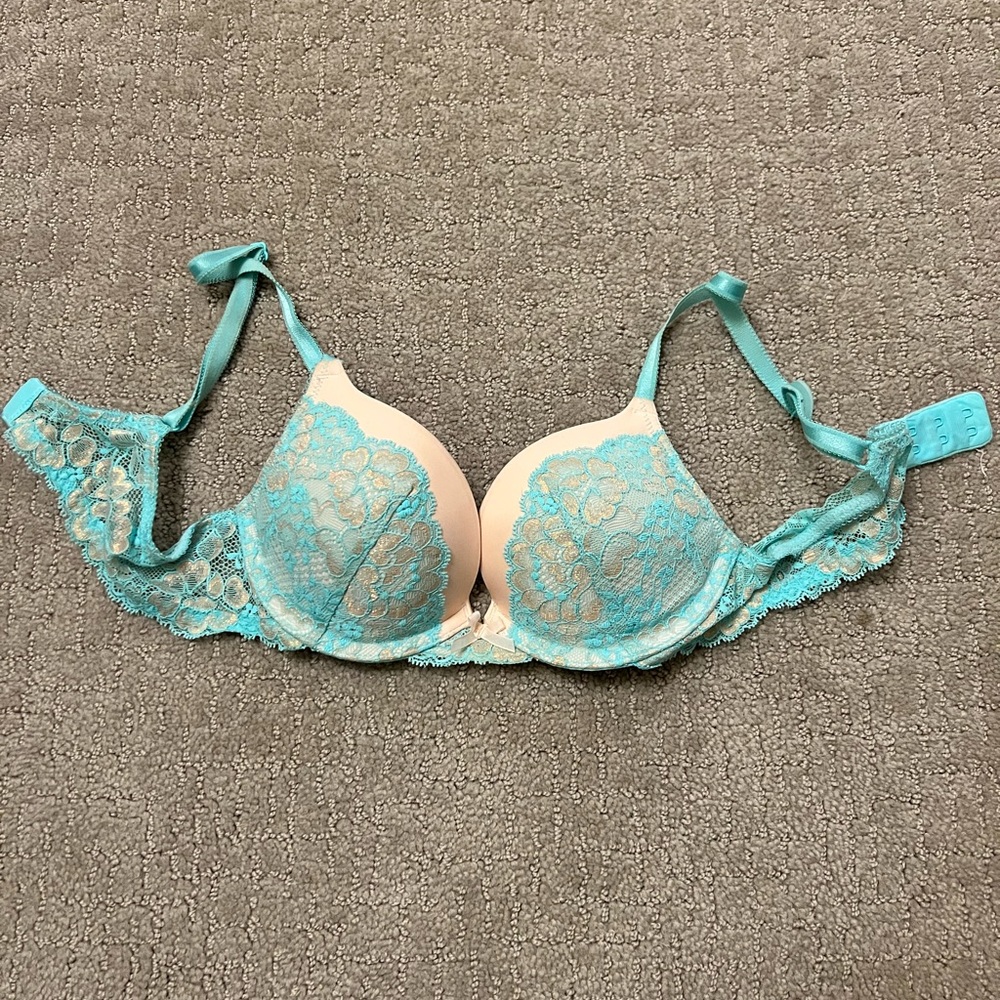 Victoria’s Secret Dream Angels Push Up Bra 32B..